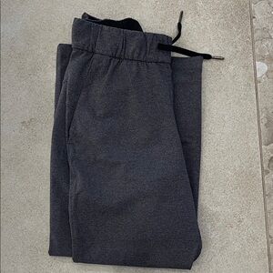 Lululemon Athletica On The Fly Capris Heather Gray size 4